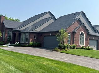 2391 Barberry Dr #27, Utica, MI 48316