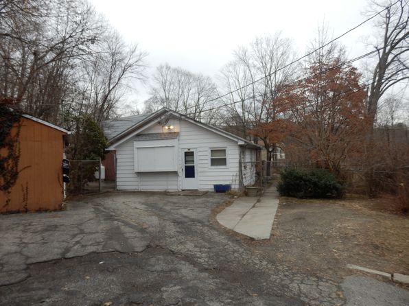84 Oak St APT 2