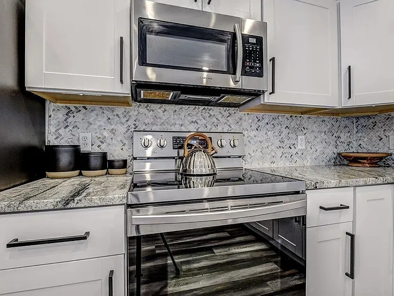 214 S Belfair Pl — Photo 8