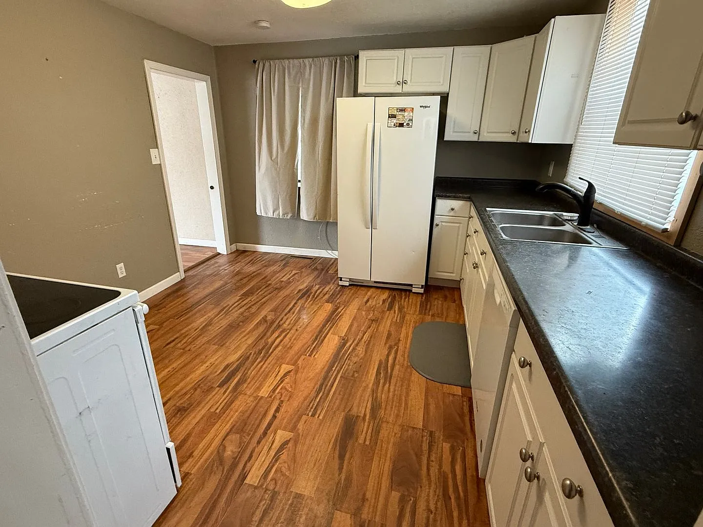 Single-family home available! — Photo 3