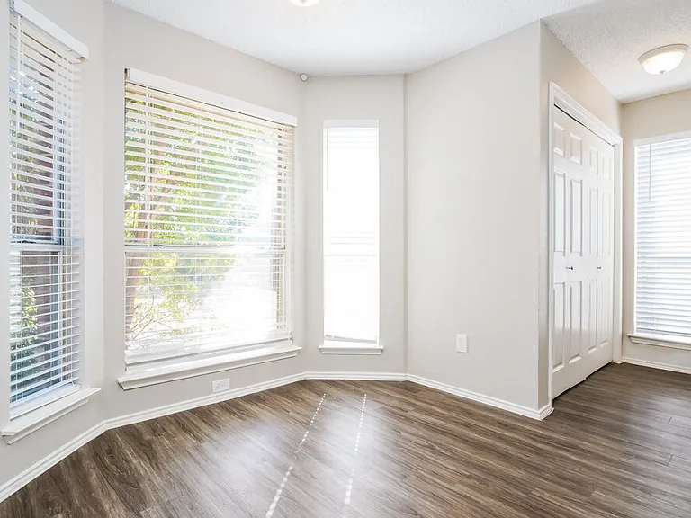 2843 Red Oak Dr — Photo 8