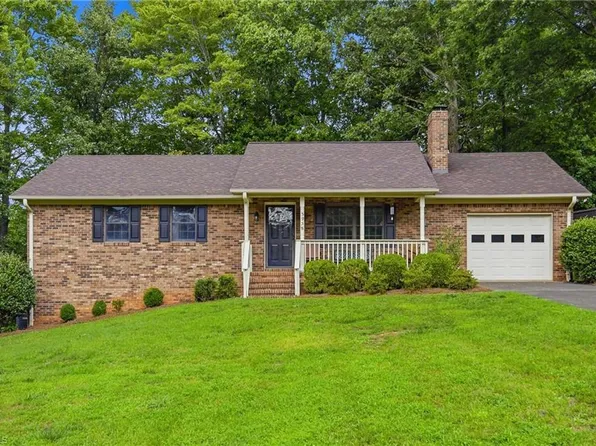 5958 Hauser Farm Rd, Pfafftown, NC 27040