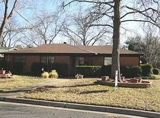 433 Bedford Ct W, Hurst, TX 76053