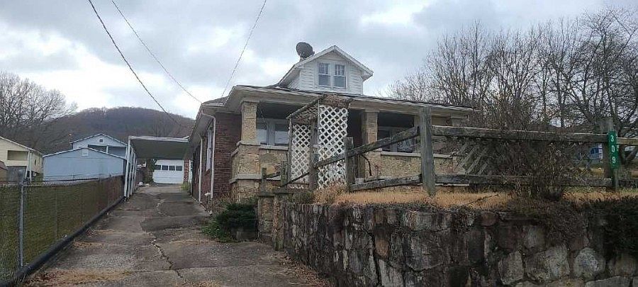 2nd image of 309 E Pennsylvania St