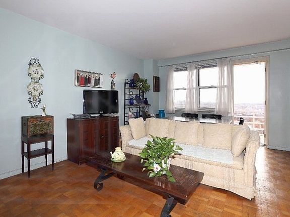 3rd image of 3530 Henry Hudson Pkwy E APT 11C