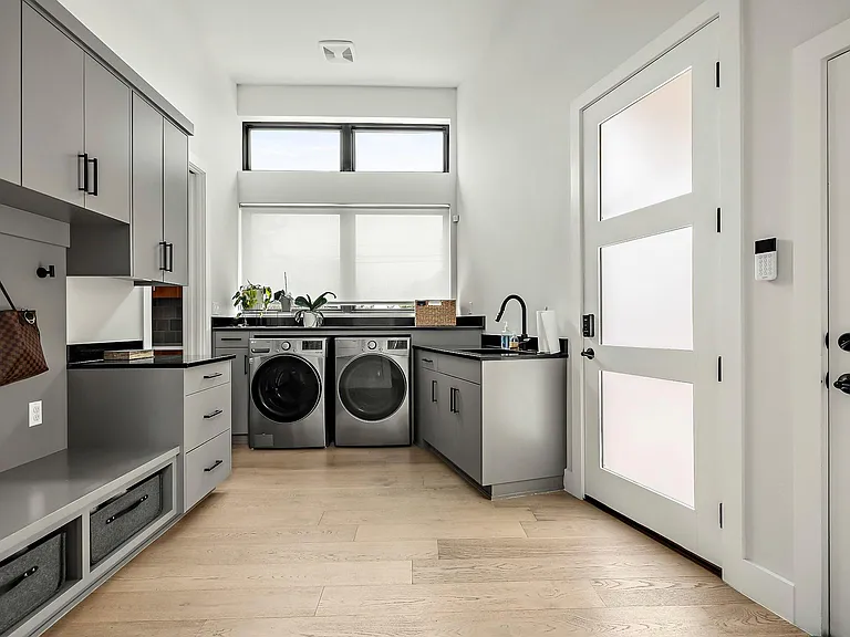 2116 Kenwood Ave — Photo 7