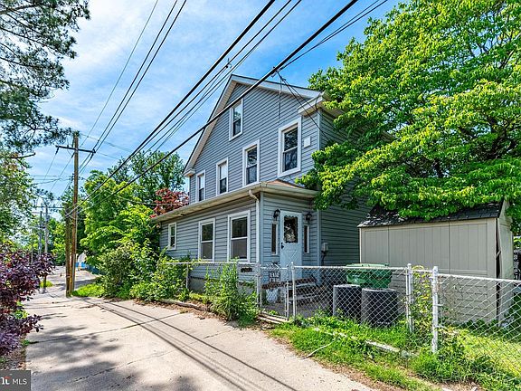 2nd image of 1302 Cox St