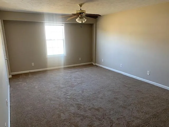 221 Pappy Dr — Photo 3