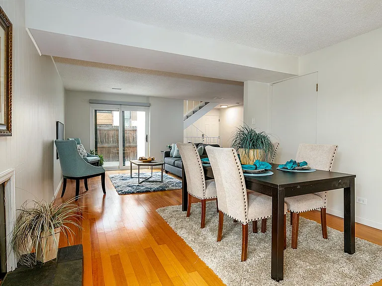 2835 S Locust St — Photo 10
