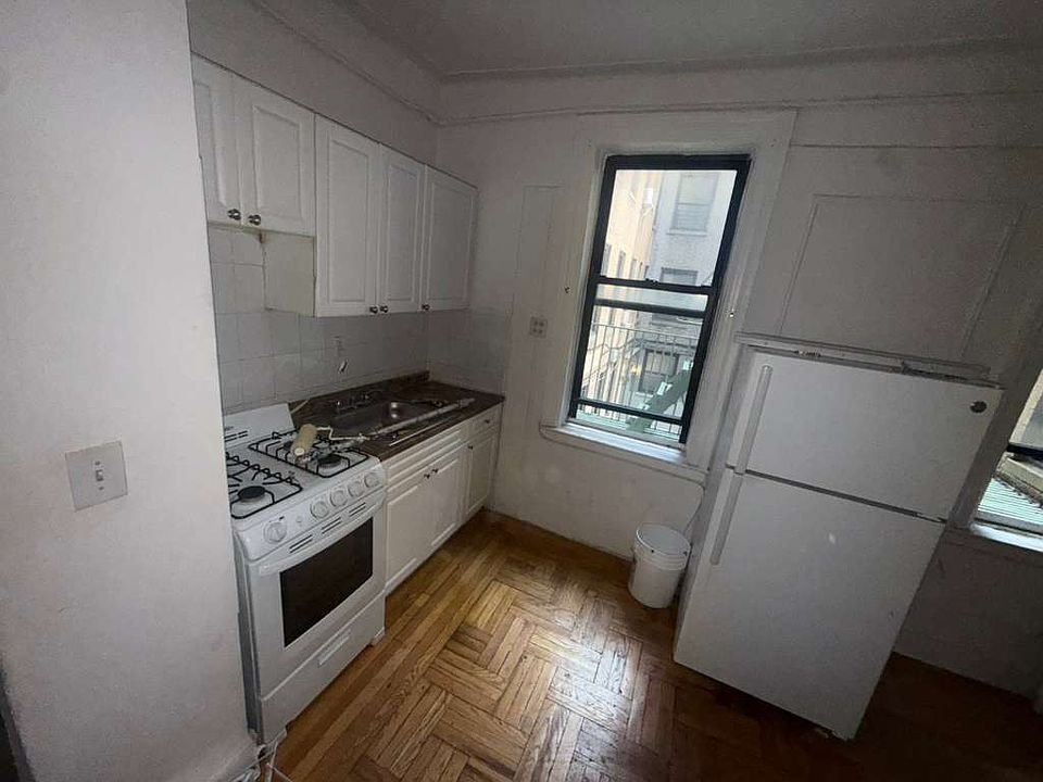 2nd image of 2080-2090 Grand Concourse #B22