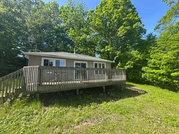 2458 Howe Island Dr, Frontenac Islands, ON K7G 2V6