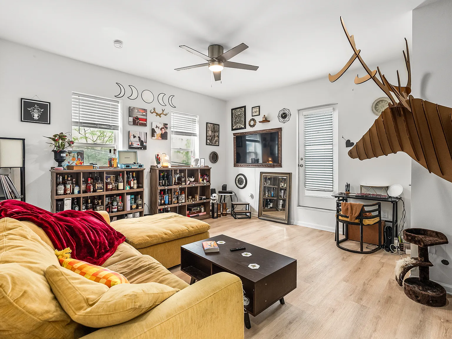 2 bed, 1.5 bath, 1000 sqft, $2,040 — Photo 2