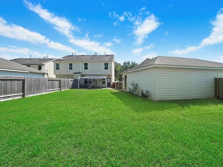 29705 Parliament Hills Dr — Photo 32