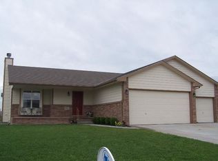 2112 Kingsley St, Newton, KS 67114