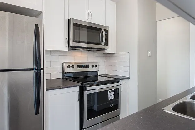 1619 Dufferin Street — Photo 2