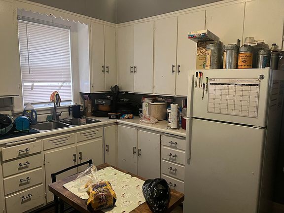 3rd image of 3738 Euclid Ave