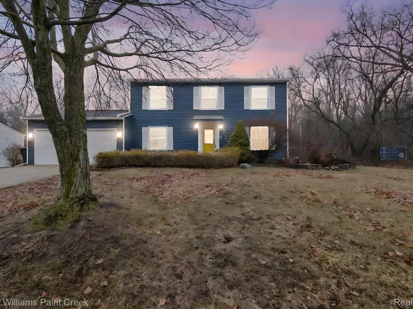 1811 Henbert Rd, West Bloomfield, MI 48324