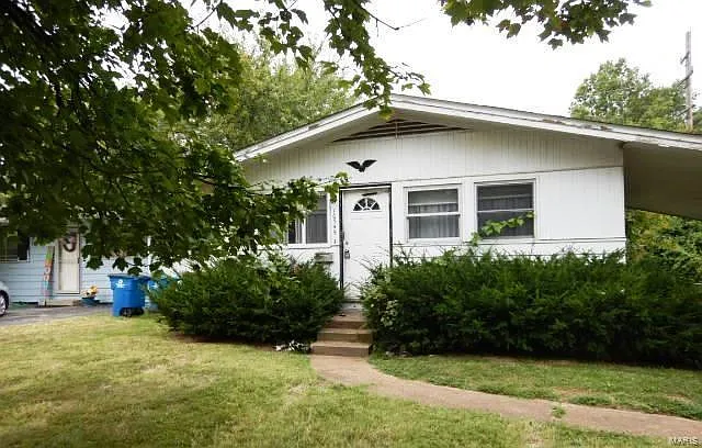 10349 Lilac Ave photo 1