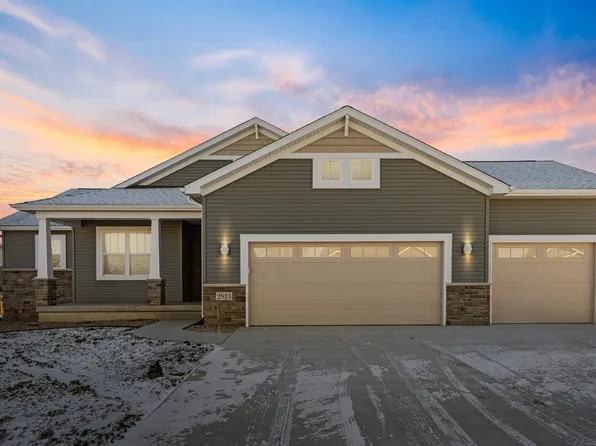 2824 Arbor Ridge Rd, Cedar Falls, IA 50613