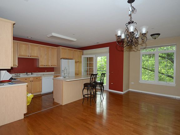 View toward kitchen and kitchen balcony.
