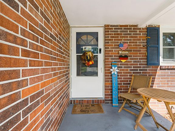 4th image of 1213 Crest Hill Dr