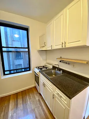 Rented by City Connections Realty | media 15