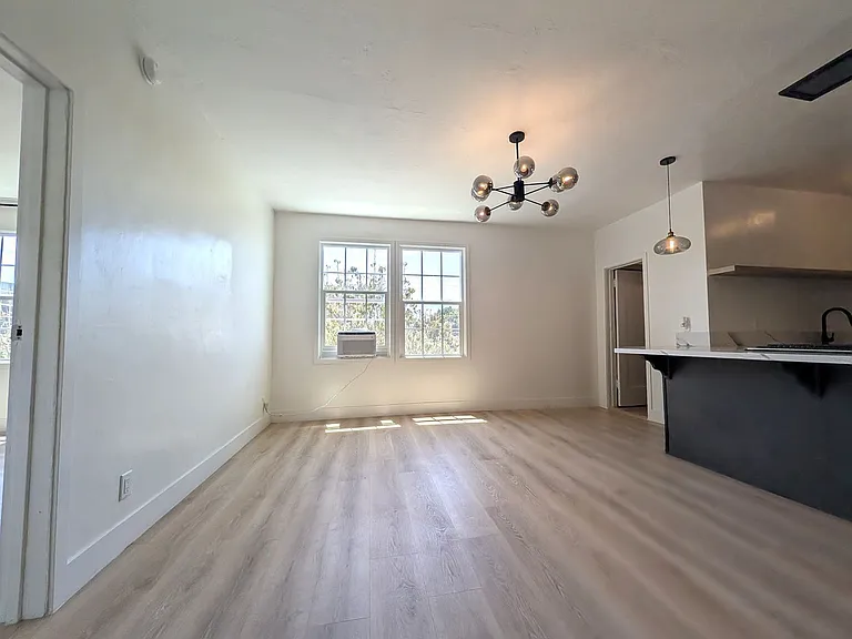 300 N Bonnie Brae St #302 — Photo 14