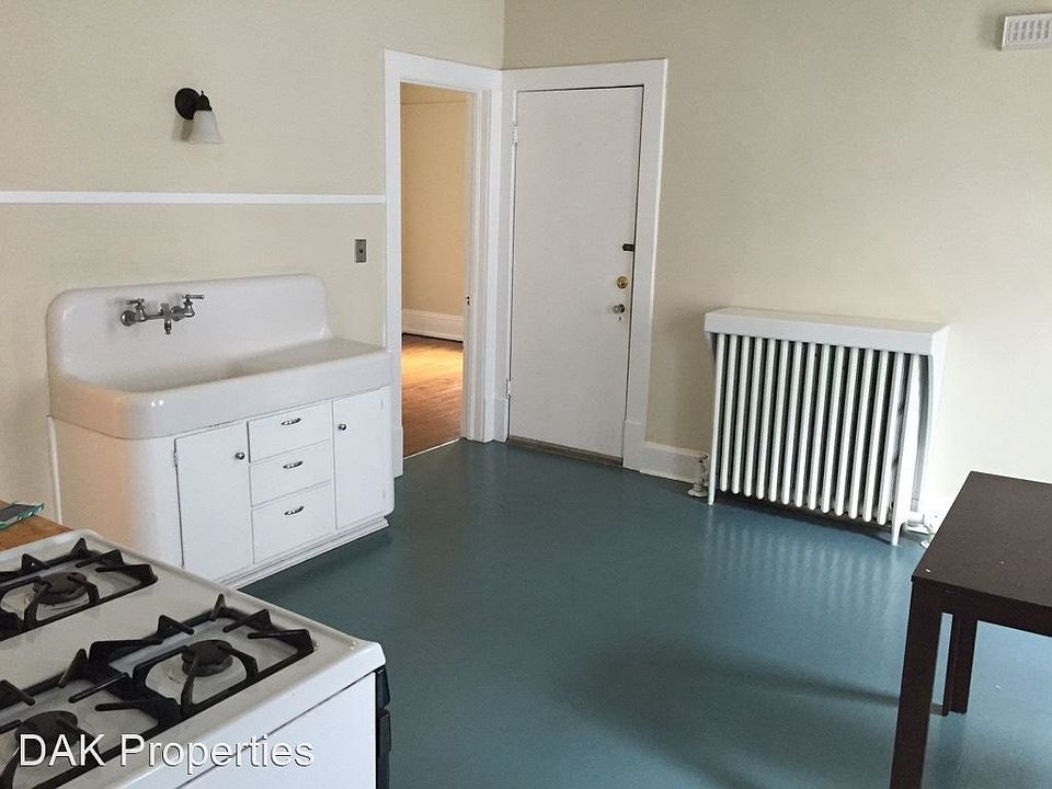 1st image of 1918 N Warren Ave #3997728