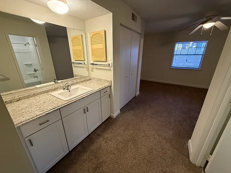 Avery Close Condominiums — Photo 13