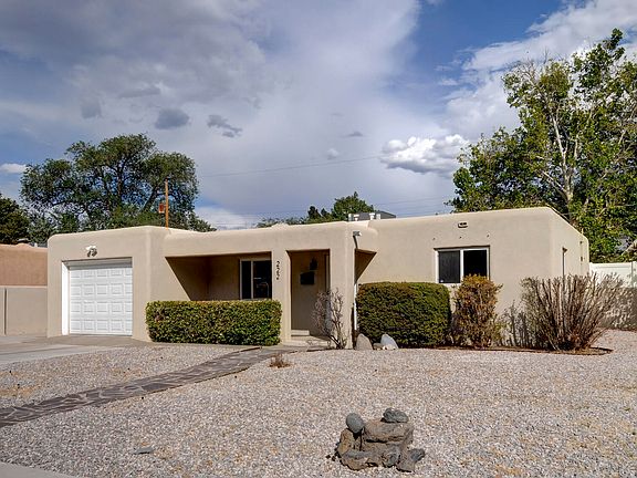3rd image of 222 Sierra Pl NE