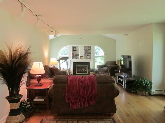 2nd image of 29 Carlos Dr