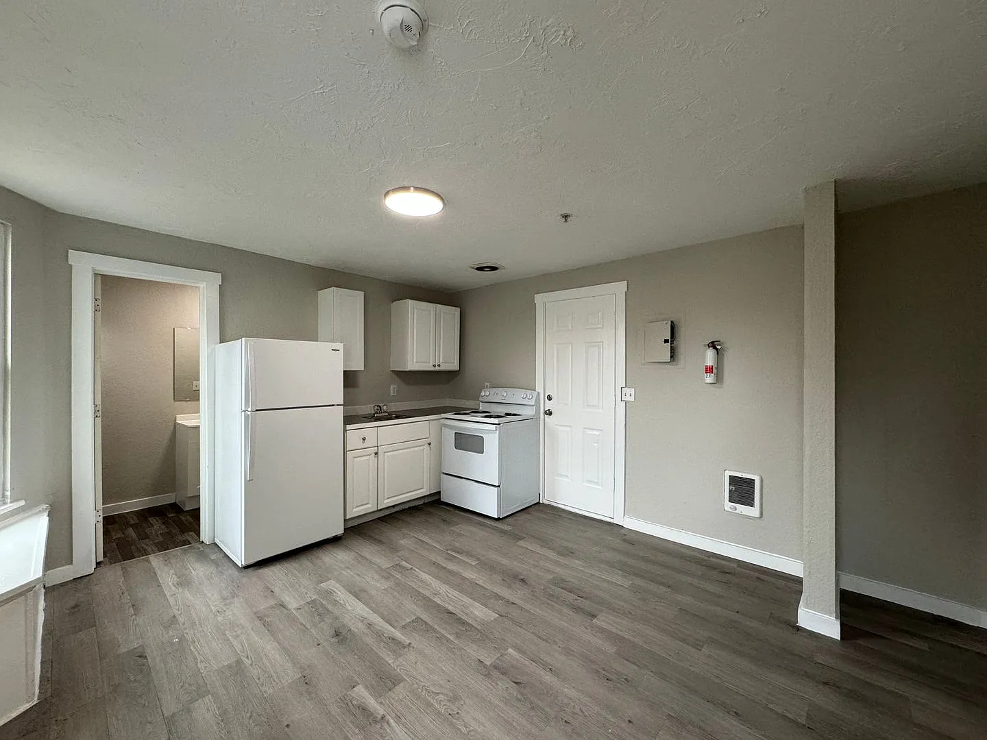 2903 East Olympic Avenue — Photo 4