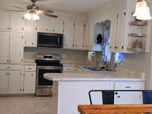 3rd image of 215 Kingston Rd