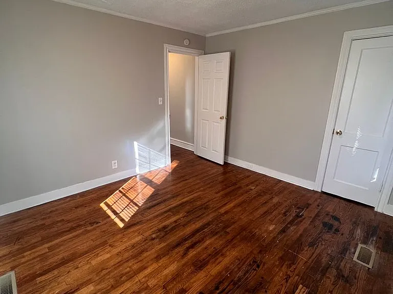 301 Potomac Ave — Photo 10