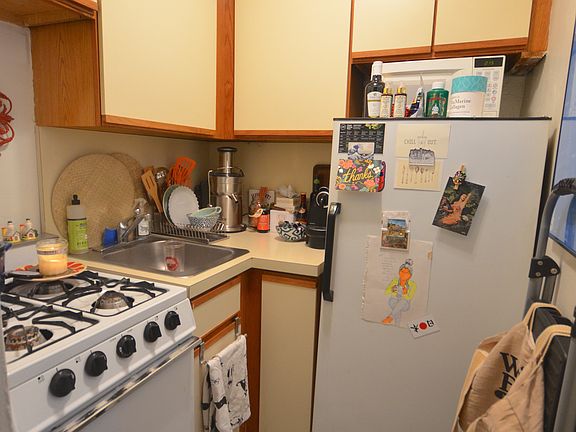 4th image of 207 E 15th St APT 5G