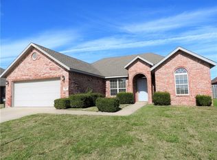 421 Novarra Dr, Centerton, AR 72719