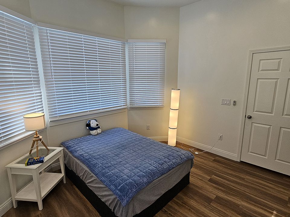 1st image of 2084 W 24th St
