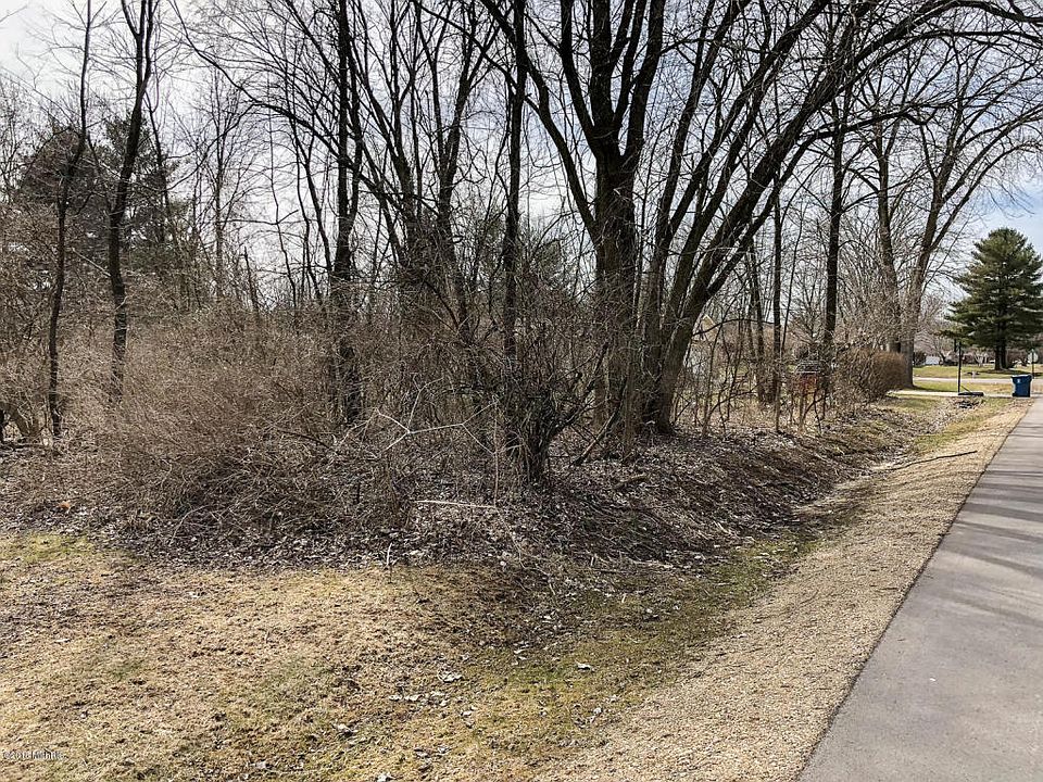 2nd image of 1326 Lykins Ln