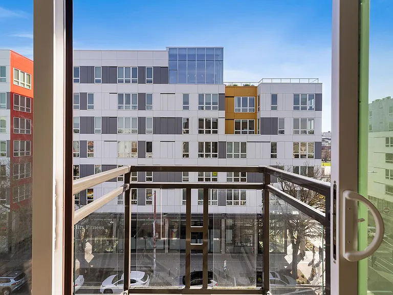 101 Broadway, Live Here, Go Anywhere — Photo 16