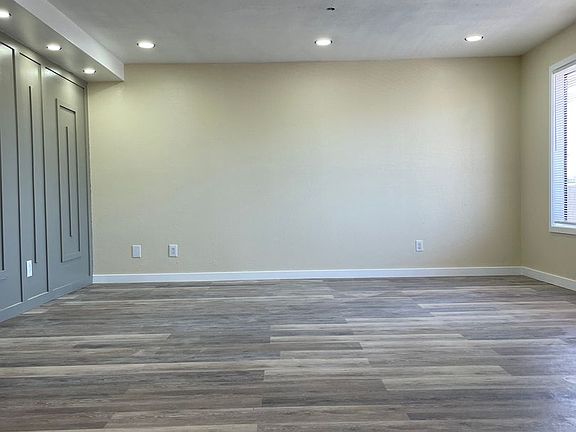 4th image of 19 College Dr APT 4