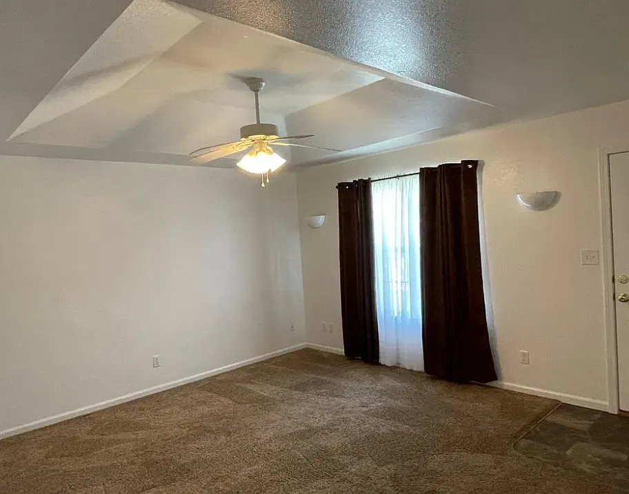 406 Blake Anthony Dr - B — Photo 2