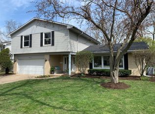 9S155 Nantucket Dr, Darien, IL