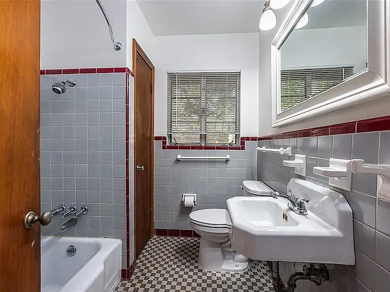 1824 NW 10th Ave — Photo 16