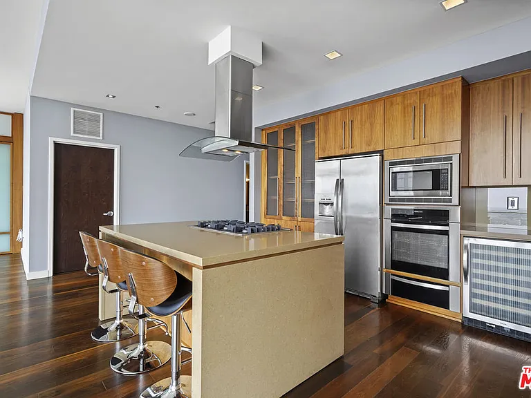 1100 Hope St #Penthouse 205 — Photo 10