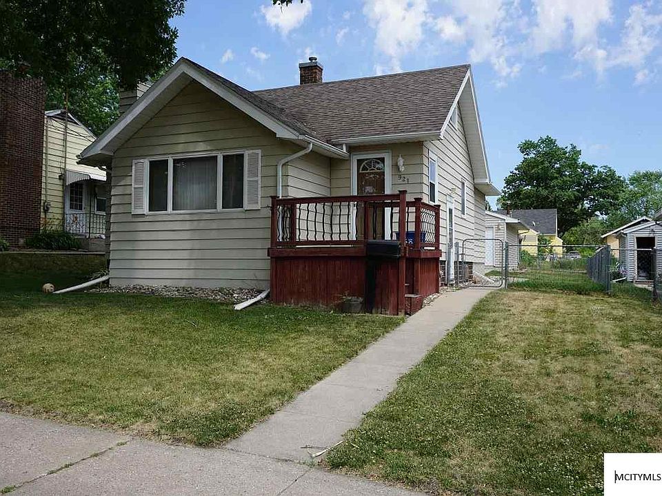 1st image of 921 N Van Buren Ave