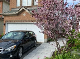 16 Whitestone Dr, Ottawa, ON K2C 4A7