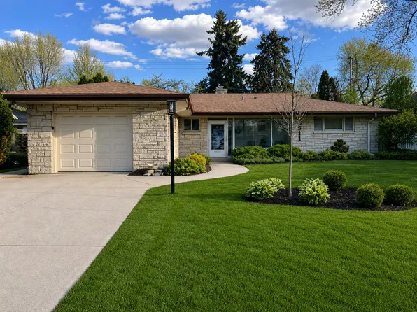 8511 W Wisconsin Ave, Wauwatosa, WI 53226