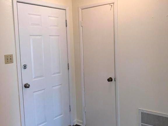 4th image of 404 Mose Dr #D