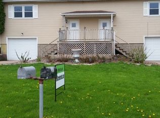 2015 Harrison Dr, Clinton, IA 52732