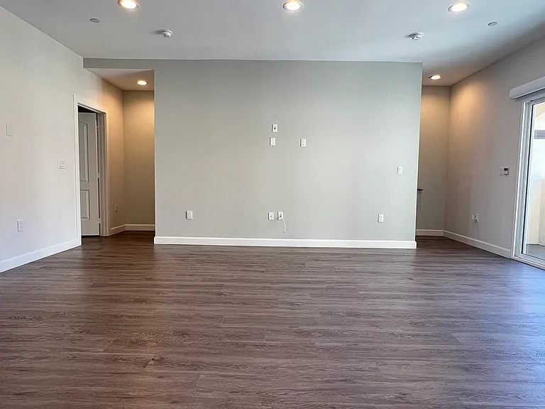 926 Warwick Ave — Photo 11